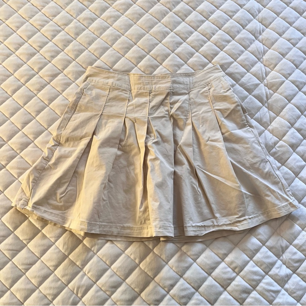 American Eagle cream pleated mini skirt women’s size 6 regular